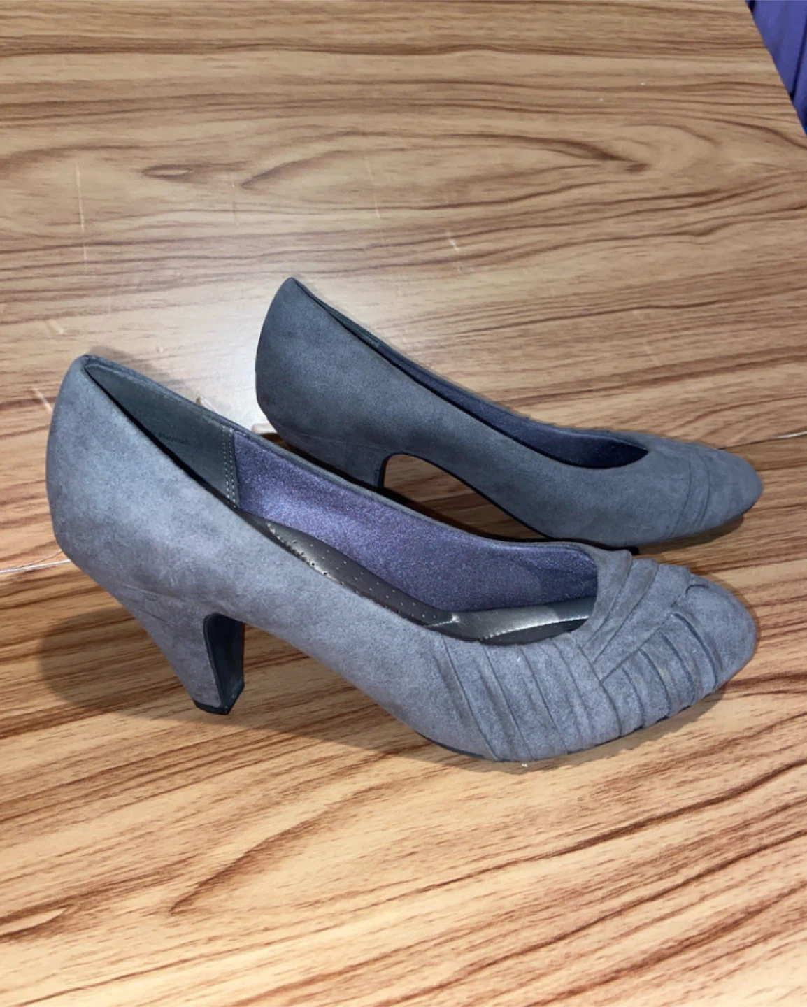 Women’s Abella Suede heels sz9 - photo 2