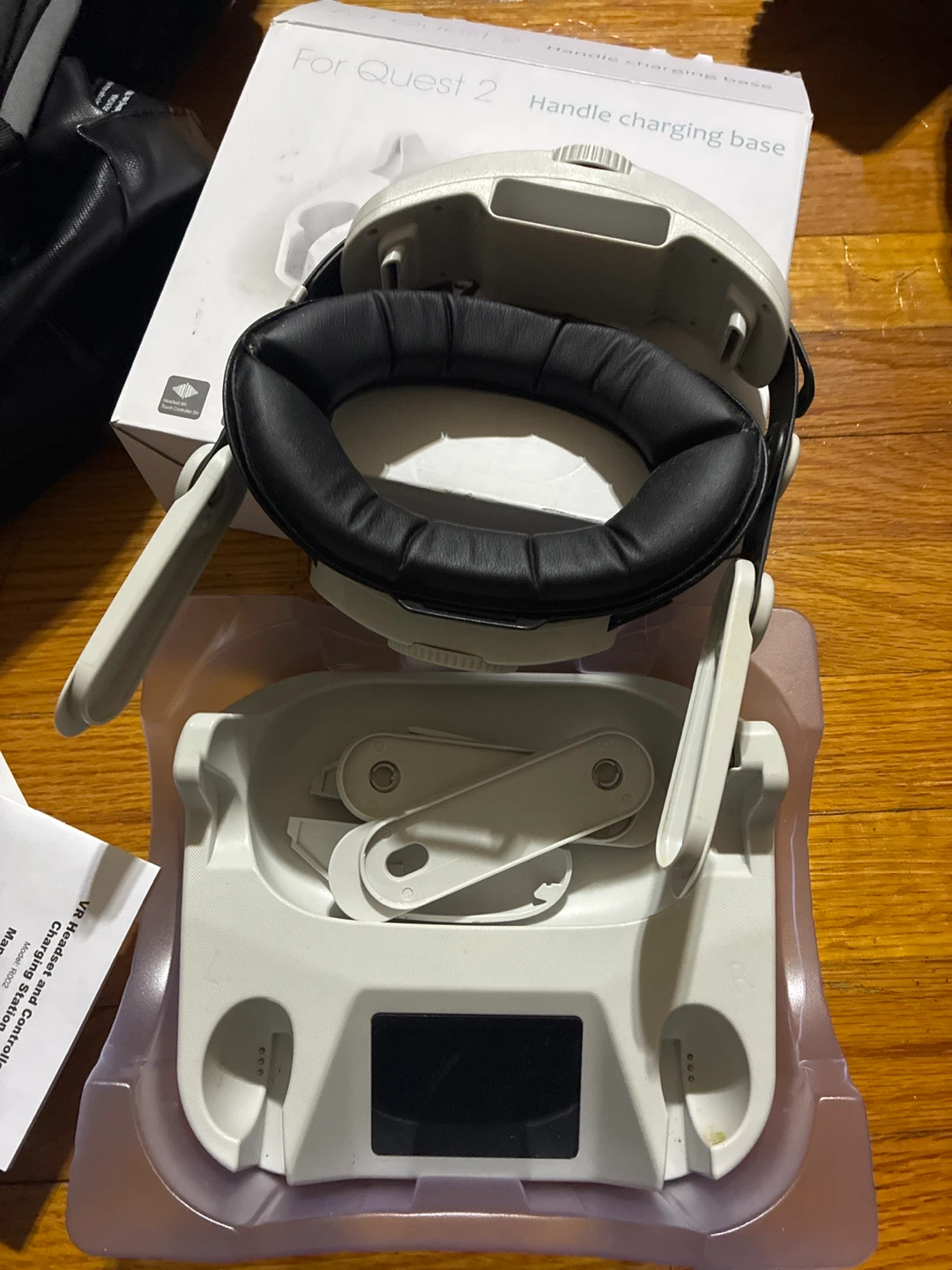 Handle Charging Base for Quest 2 VR Headset - photo 2