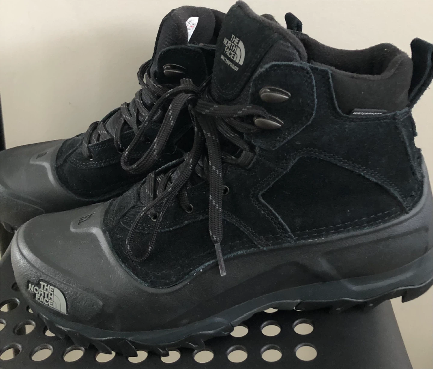 New North Face Men's Waterproof Heatseeker Winter Boots Size 9
