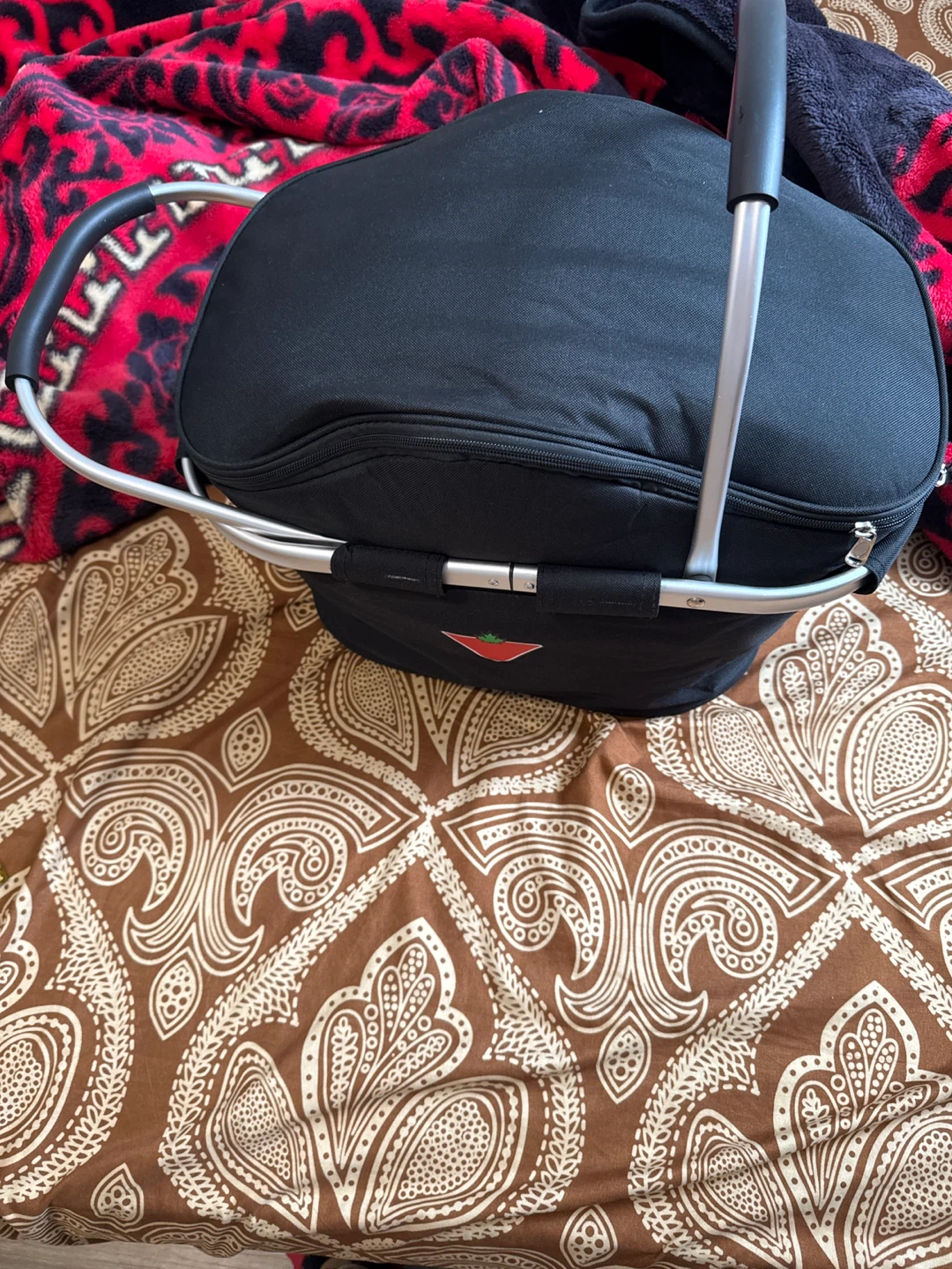 Canadian Tire Picnic Basket - photo 2