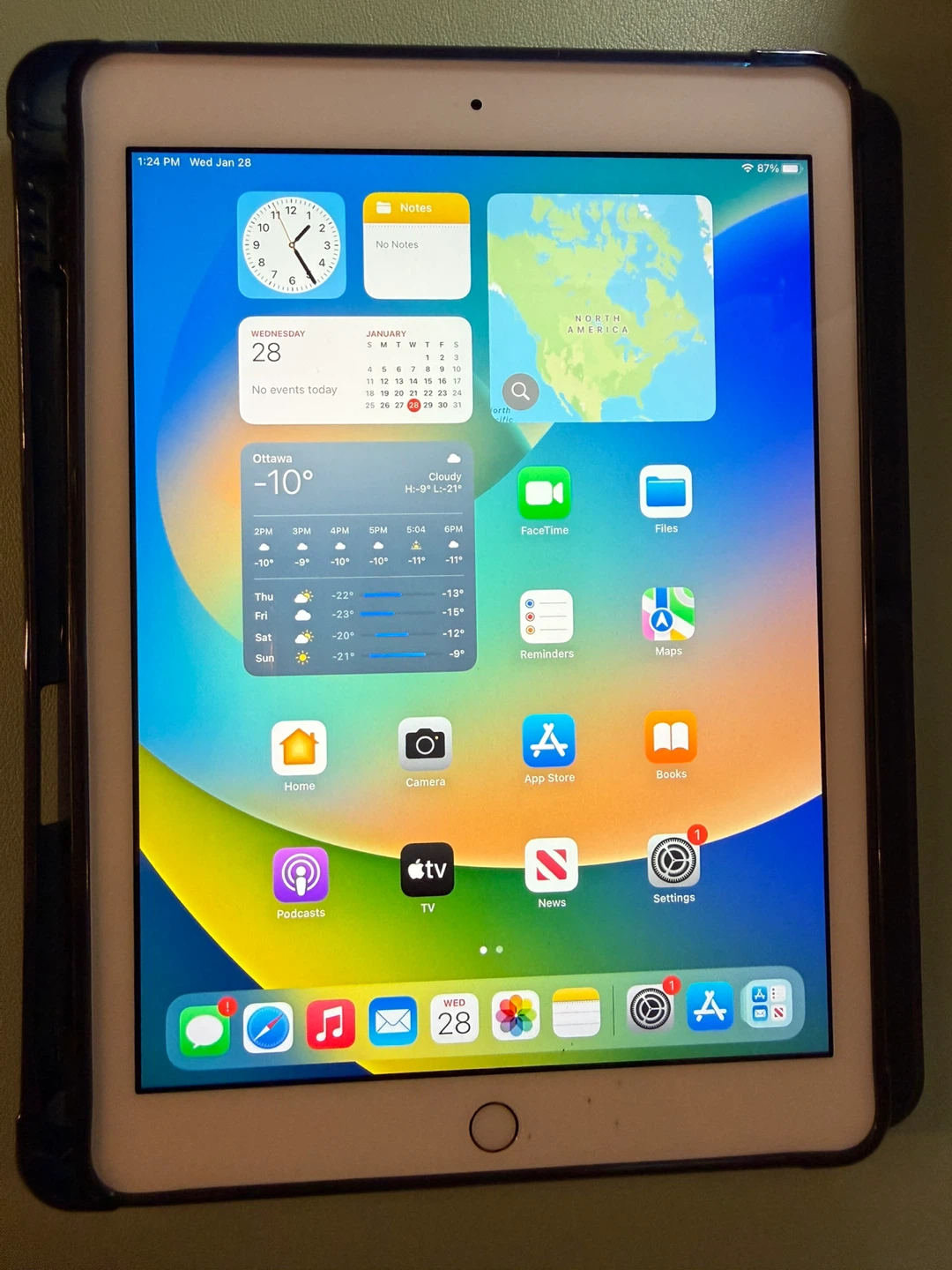 Apple iPad with Case (128gb, 5th Gen) - photo 4