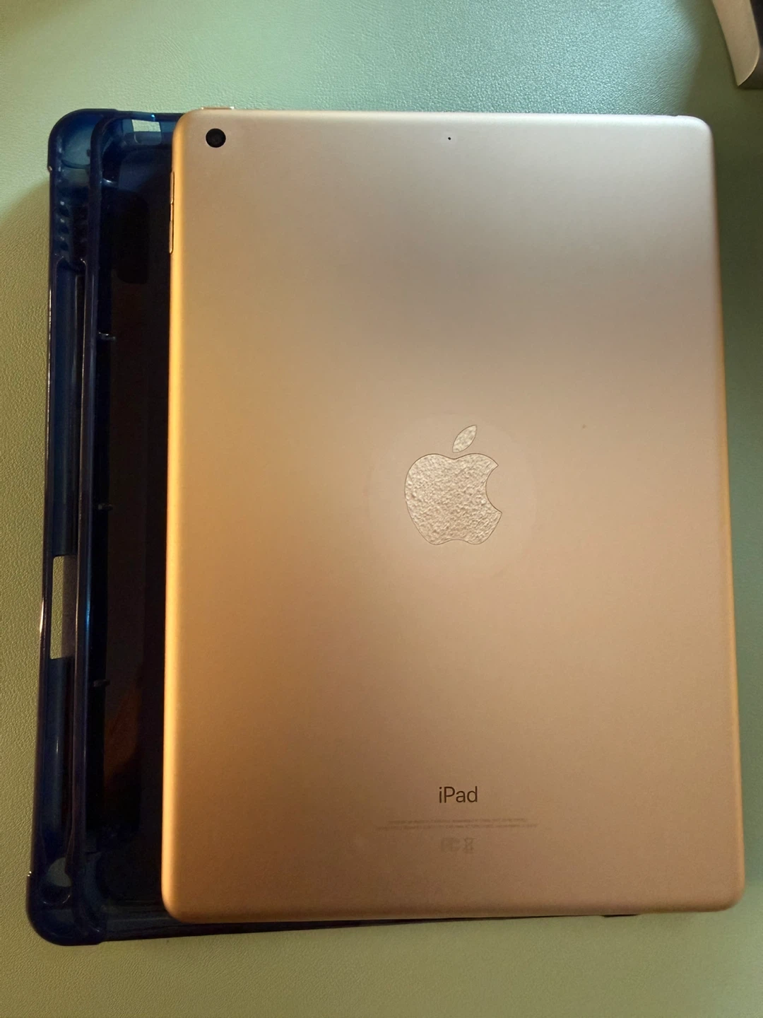 Apple iPad with Case (128gb, 5th Gen) - photo 2