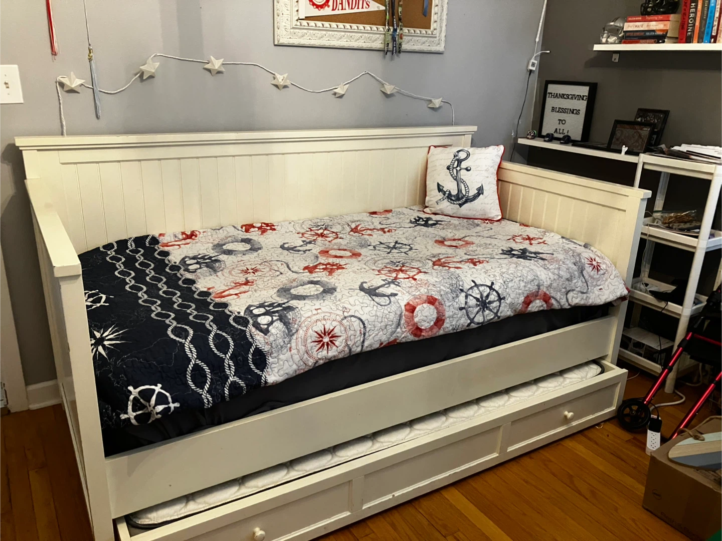 Pottery Barn twin trundle day bed - photo 3