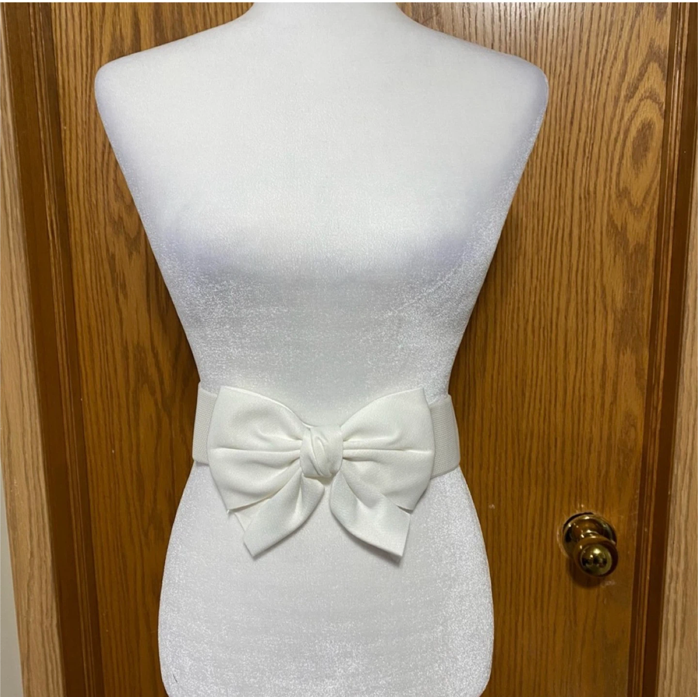 Plus Size Bow Belt in white - photo 5