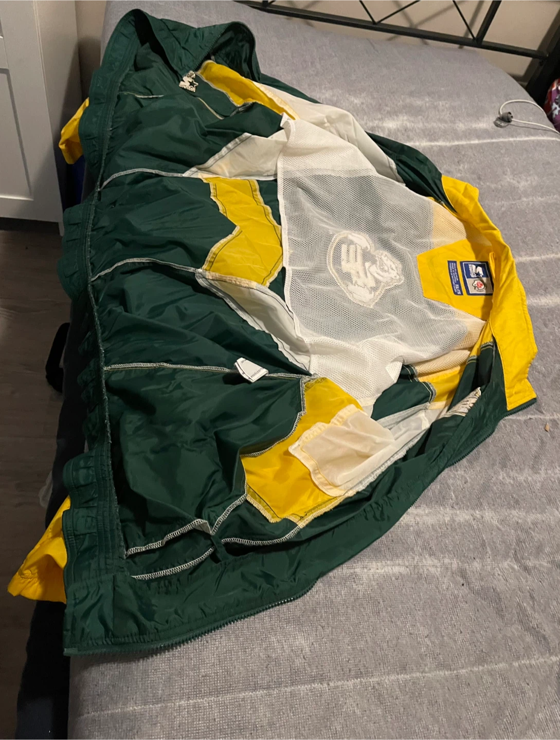 Starter Windbreaker CFL Eskimos Jacket XXL - photo 4