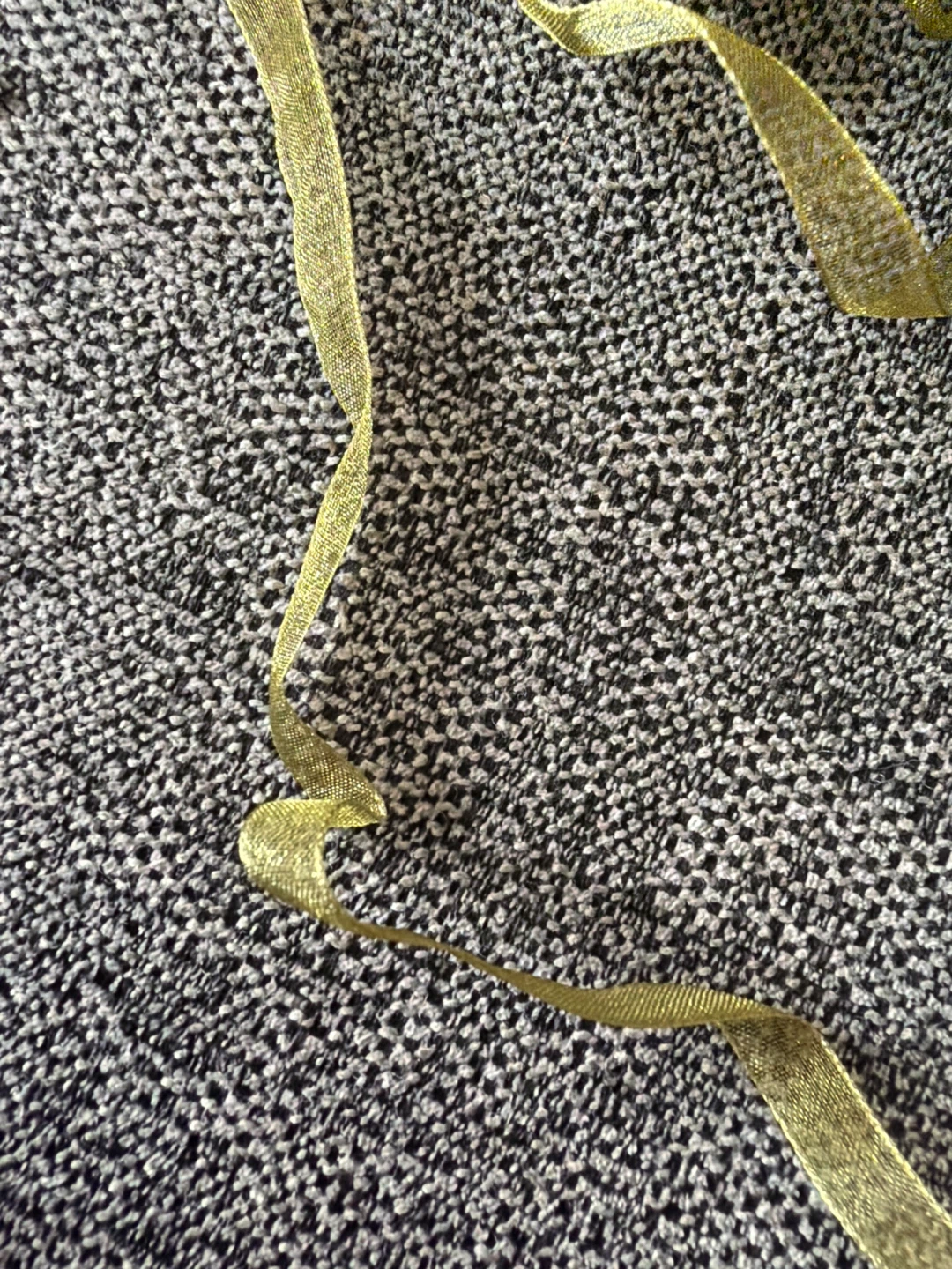 Gold Ribbon - photo 2