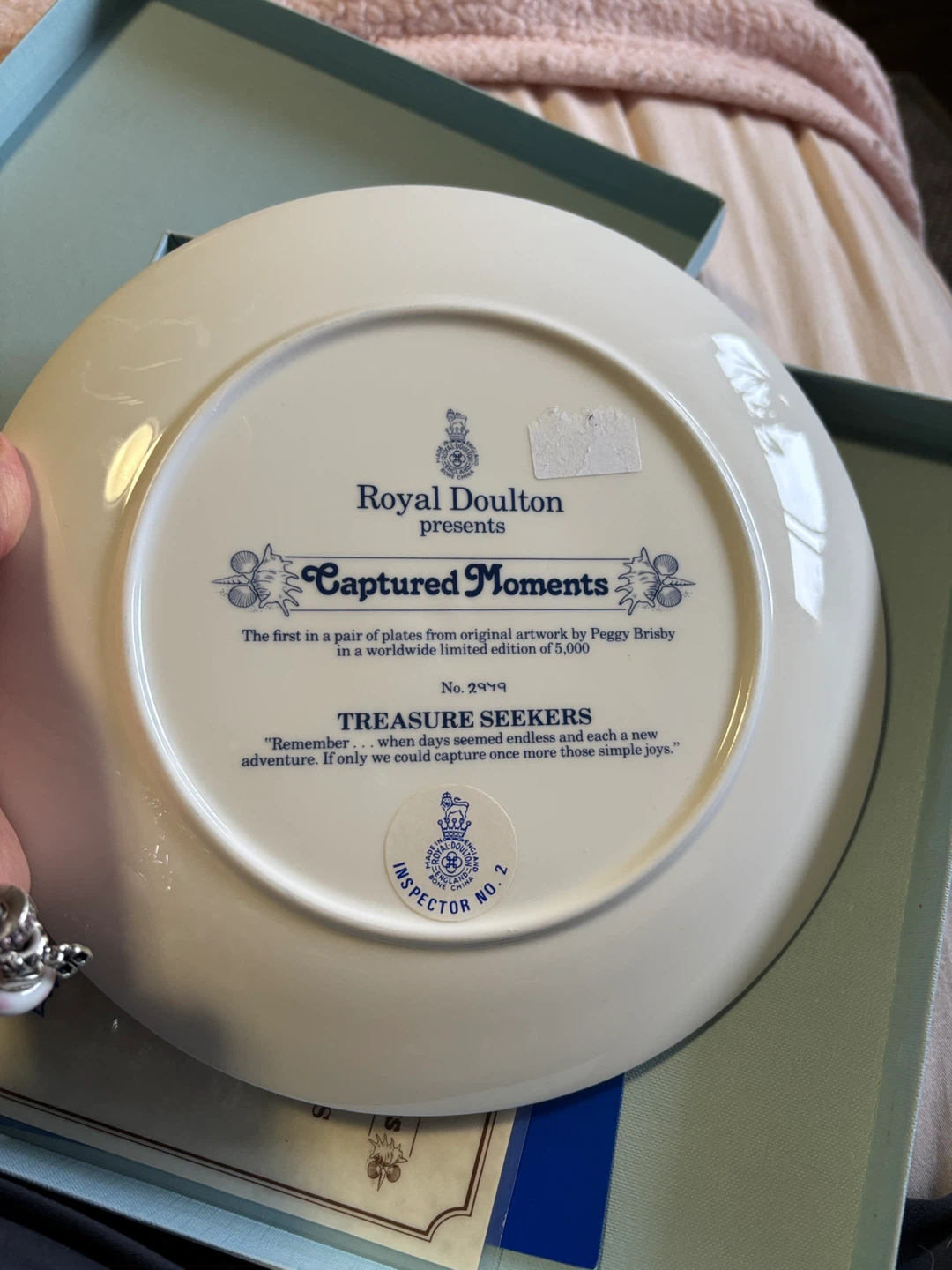 Royal Doulton "Treasure Seekers" Collector Plate - photo 3
