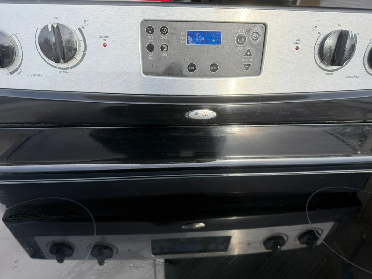 Whirlpool Electric Stove with Oven - photo 2