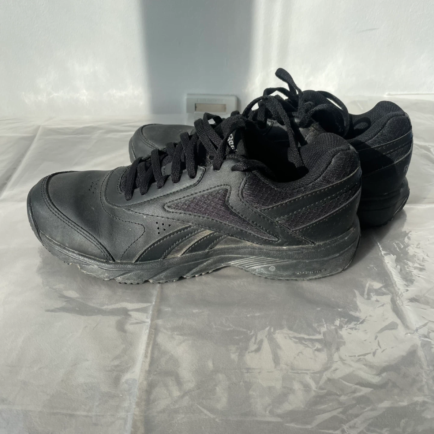 Reebok Black Leather Trainers Shoes. Size 7.5 - photo 2