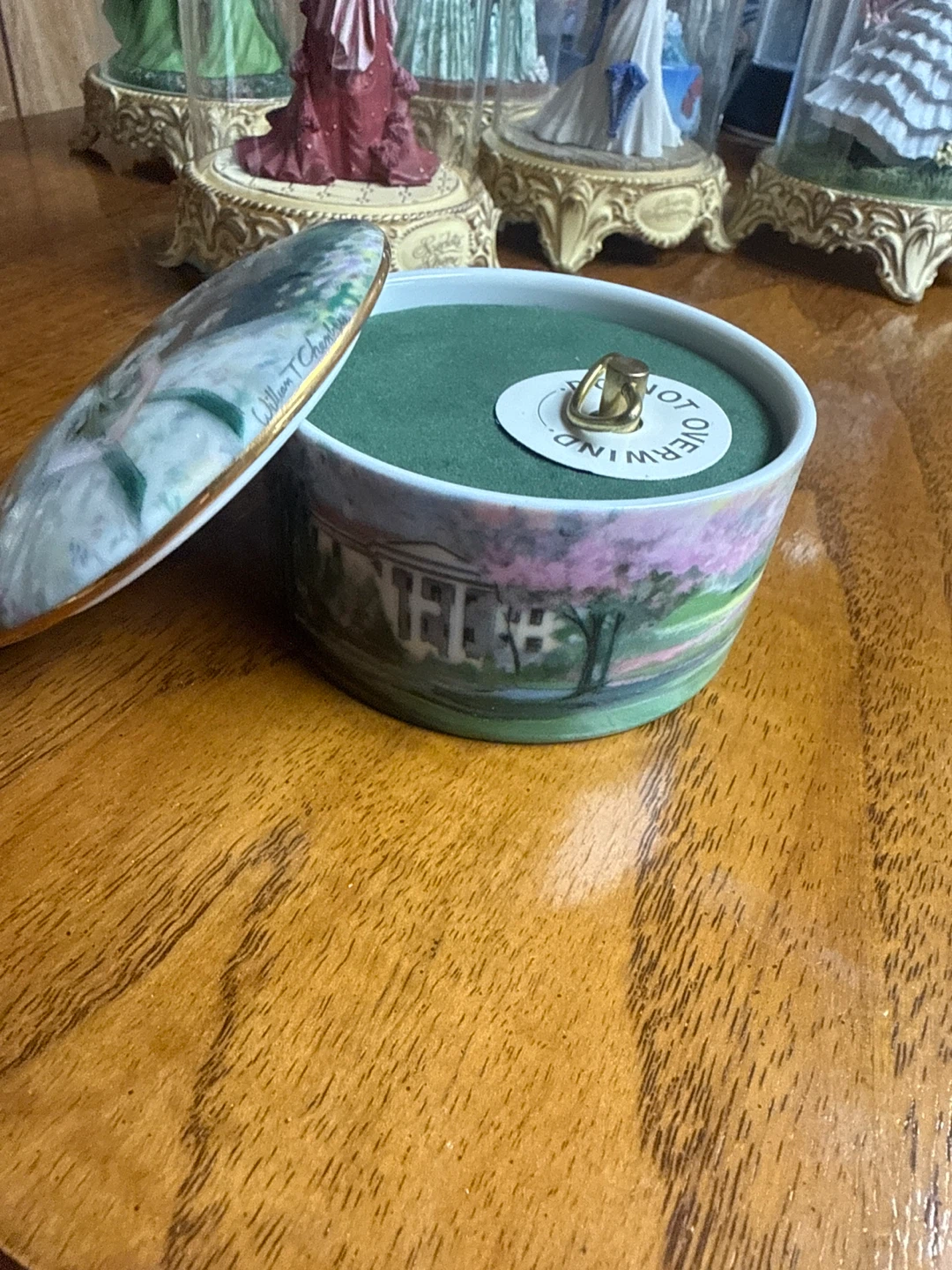 Decorative Trinket Box with "Gone With The Wind" Scene - photo 2