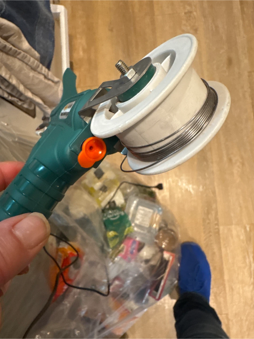 Electric Soldering Gun with Solder Dispenser - photo 3