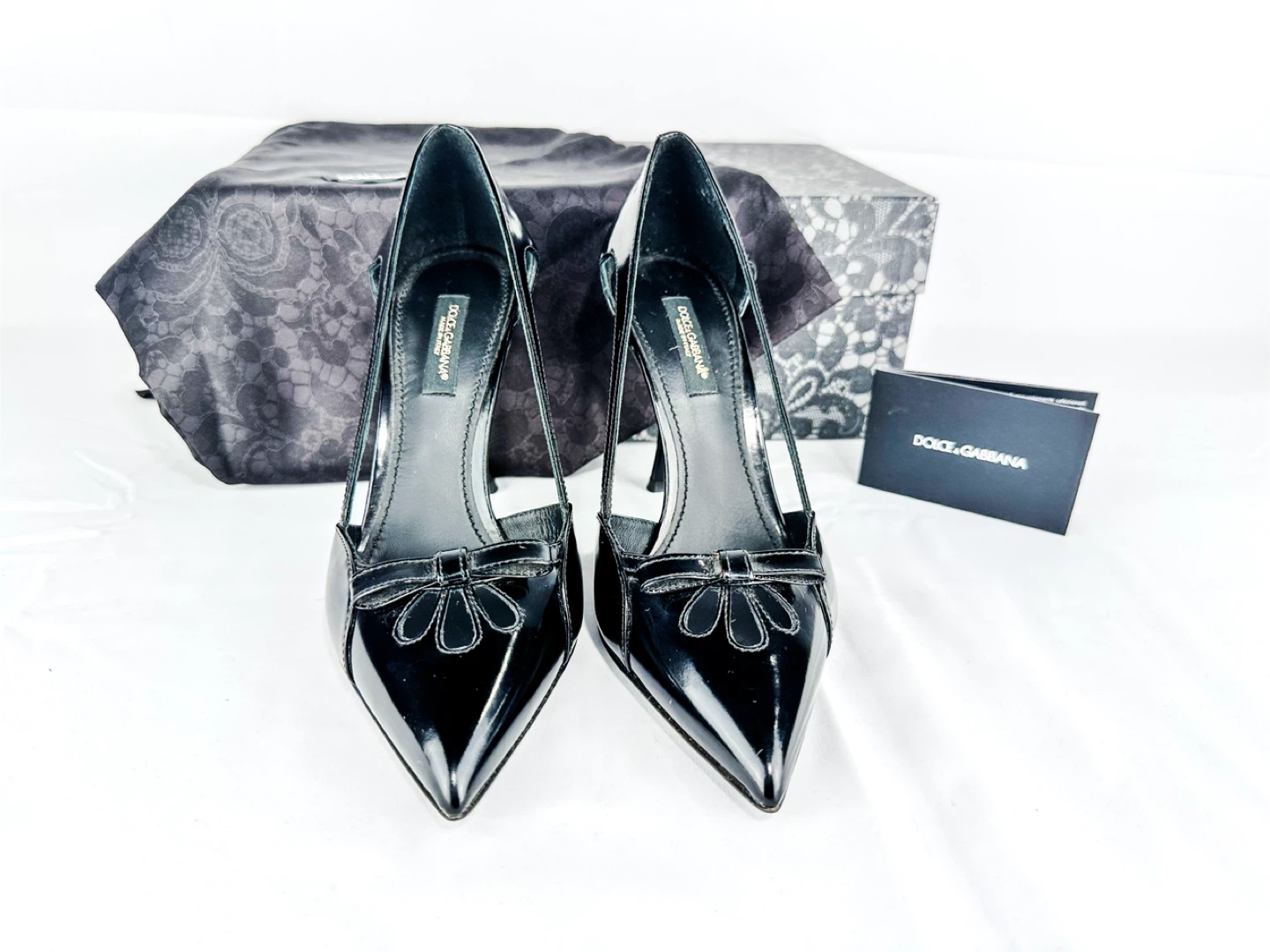 Dolce & Gabbana CD1342 Black Patent Leather Bow Pumps 35.5 - photo 2