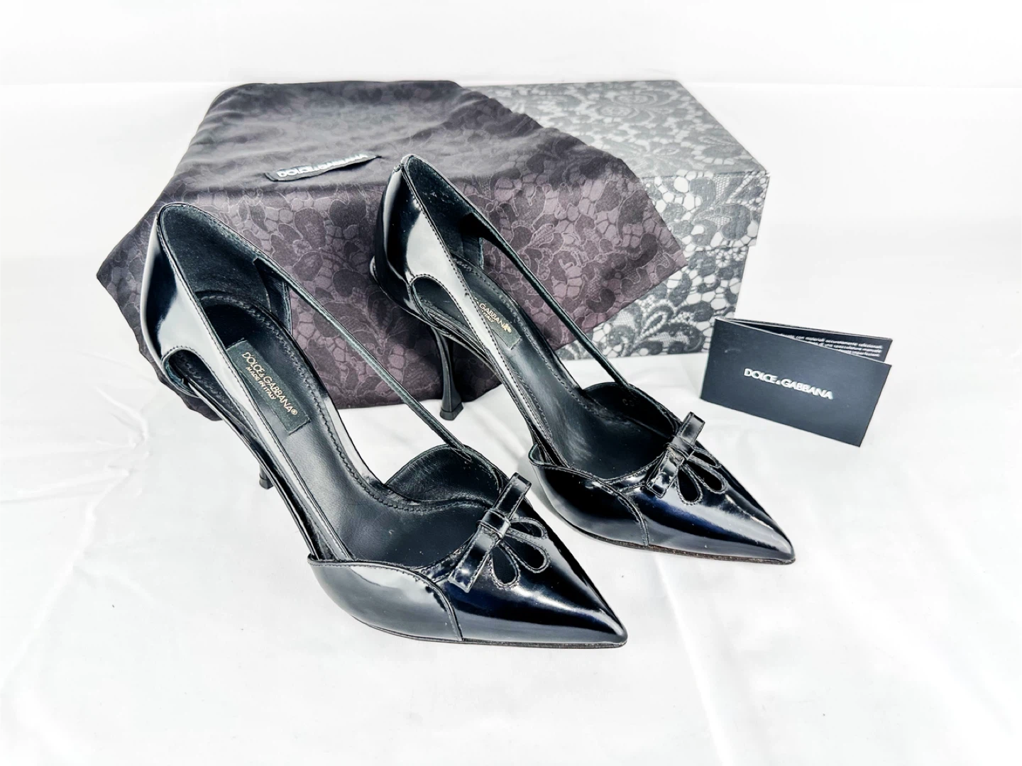 Dolce & Gabbana CD1342 Black Patent Leather Bow Pumps 35.5