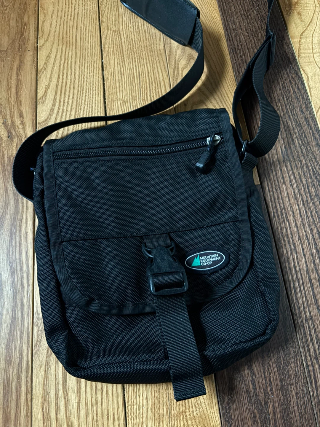 Vintage MEC Mountain Equipment Co-op crossbody bag