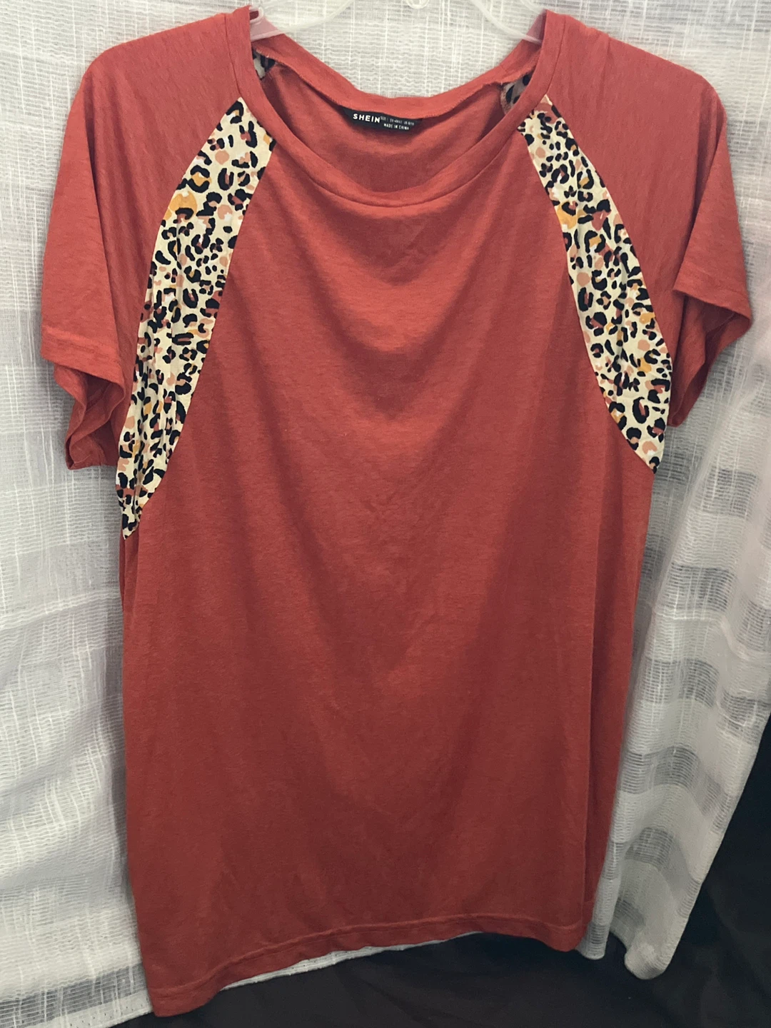 SHEIN Women's orange Leopard Print Raglan T-Shirt