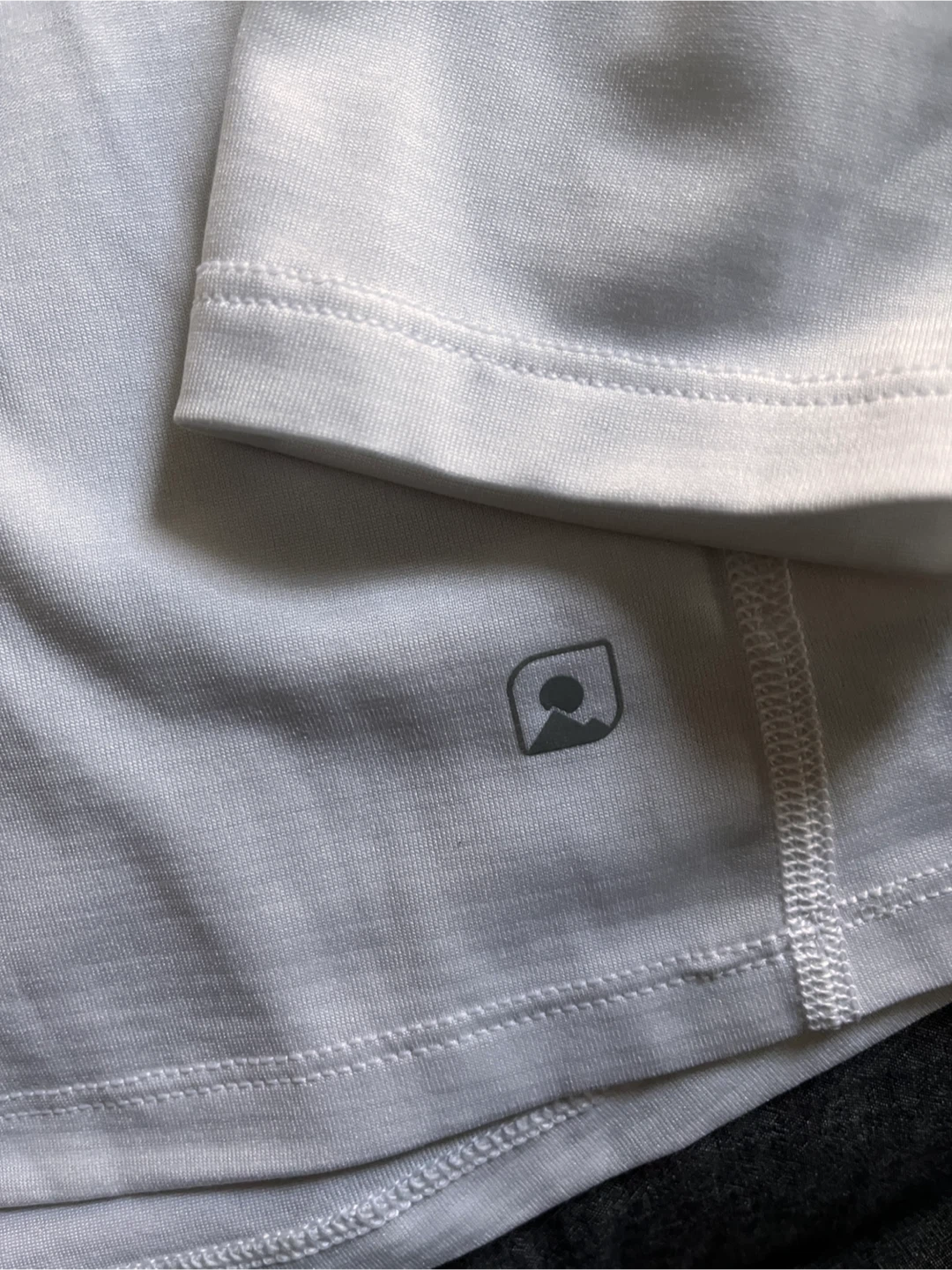 EMS white tech wick shirt, size L - photo 3