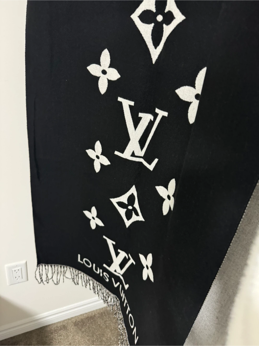 Lv Monogram Scarf - photo 2