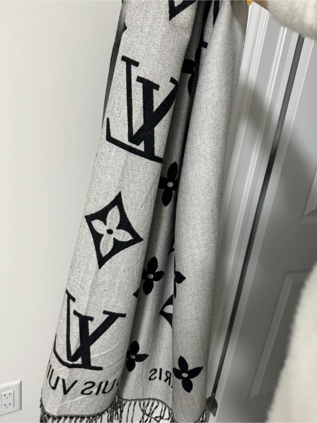 Lv Monogram Scarf - photo 4