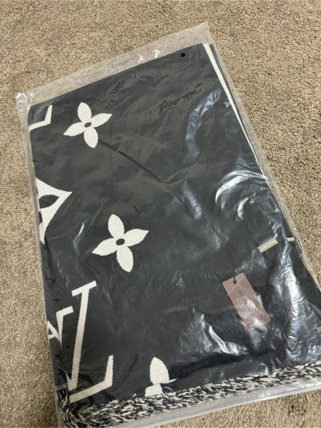 Lv Monogram Scarf - photo 5