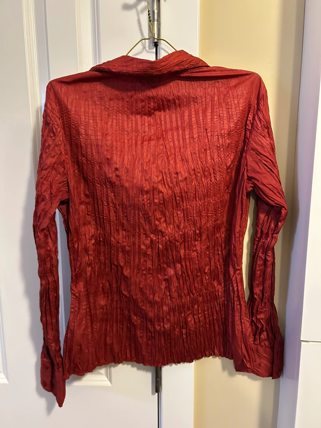 Jessica Red Crinkle Button-Up Shirt Size M - photo 4