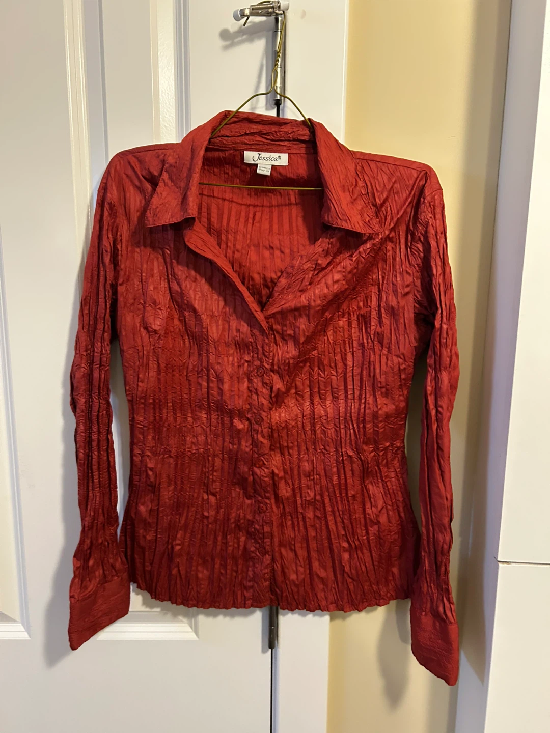 Jessica Red Crinkle Button-Up Shirt Size M