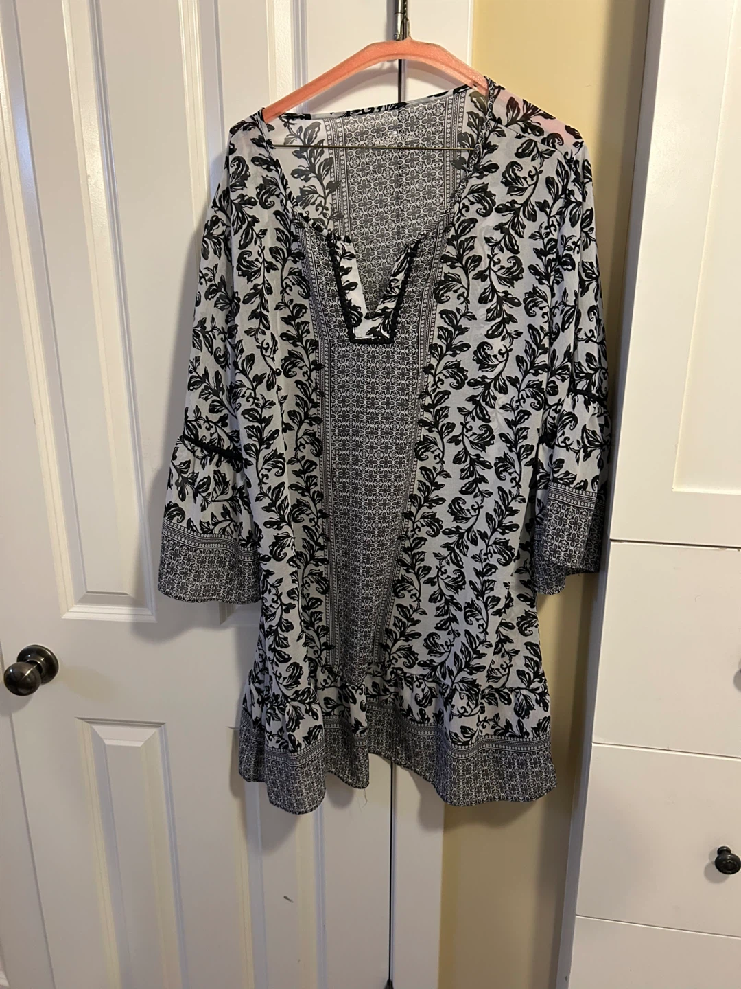 Black and White Floral Tunic Top