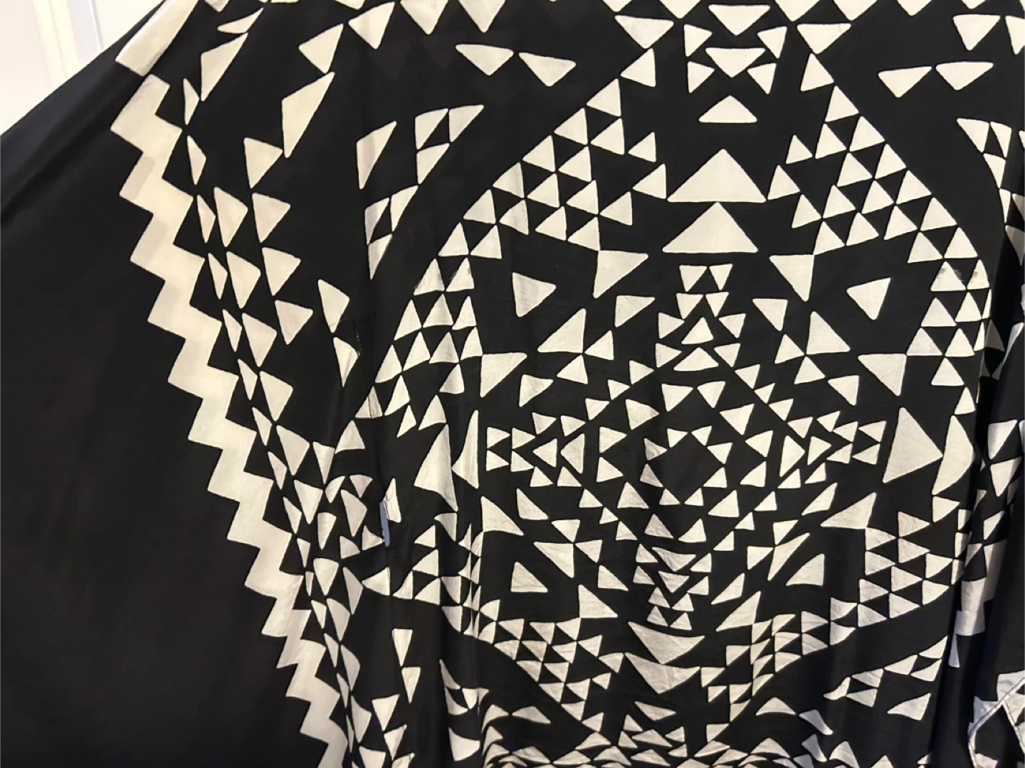 BCBGMAXAZRIA Black & White Geometric Print Tunic Top - photo 3