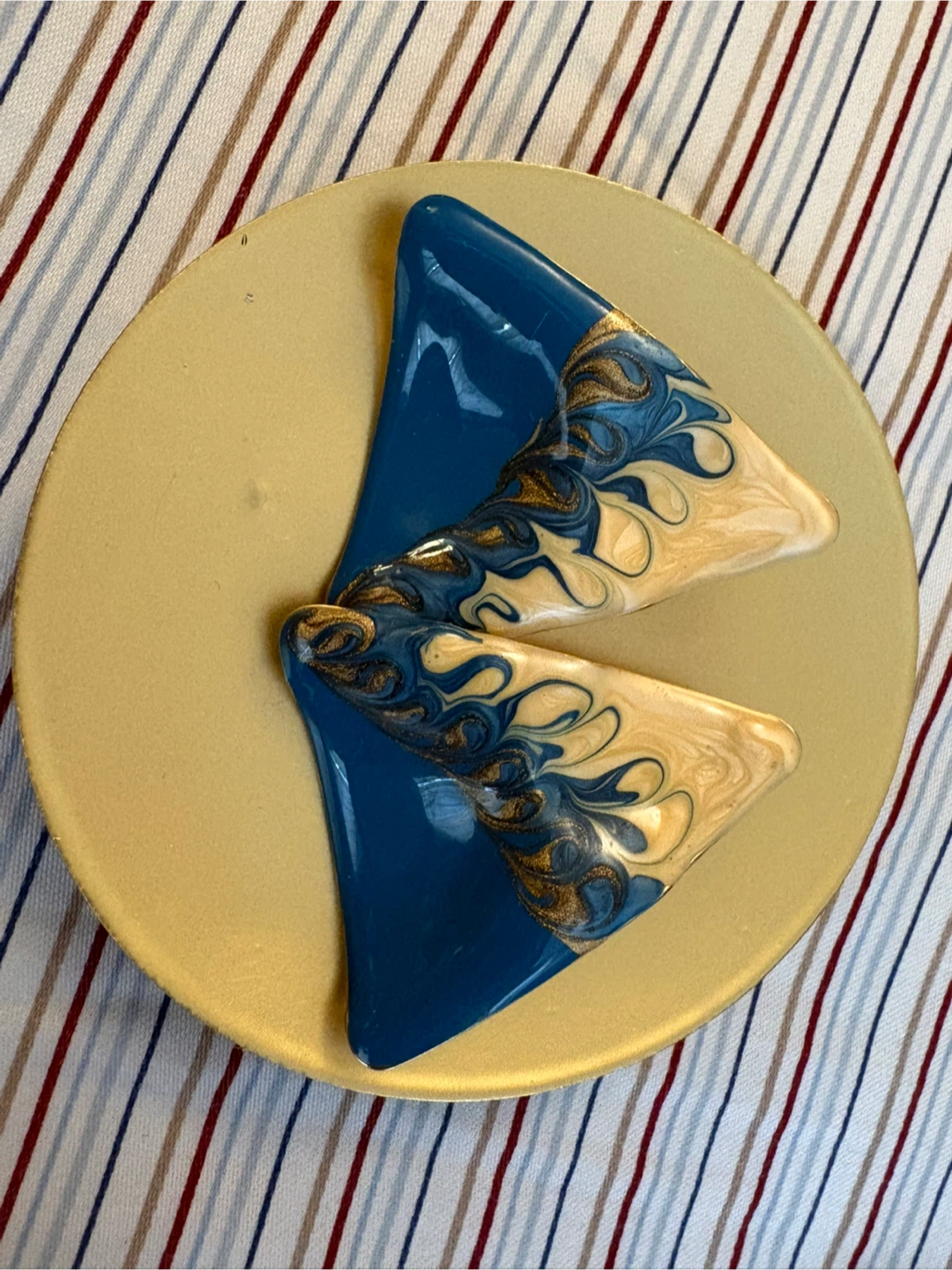 Vintage Two Blue and Gold Swirl Resin Triangle earrings. - photo 4