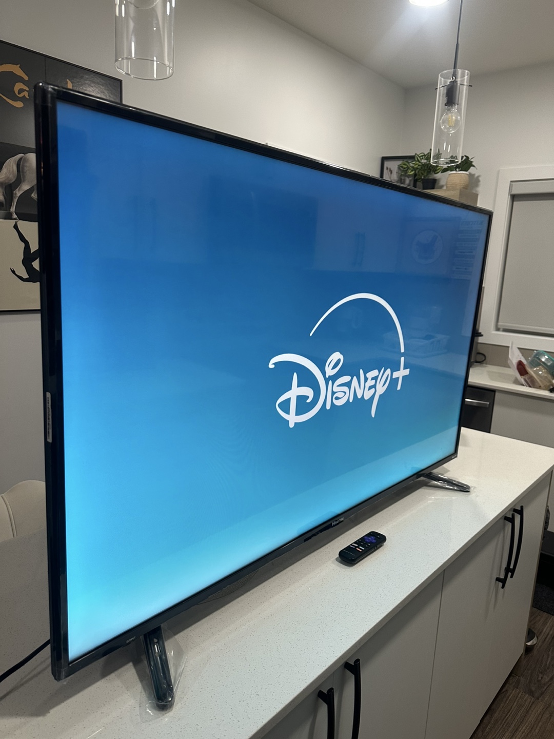 55-inch Hisense 4K UHD Smart TV – Like New Condition - photo 3