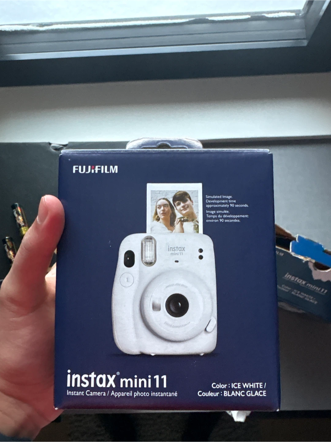Fujifilm Instax Mini 11 Instant Camera - Ice White - photo 2