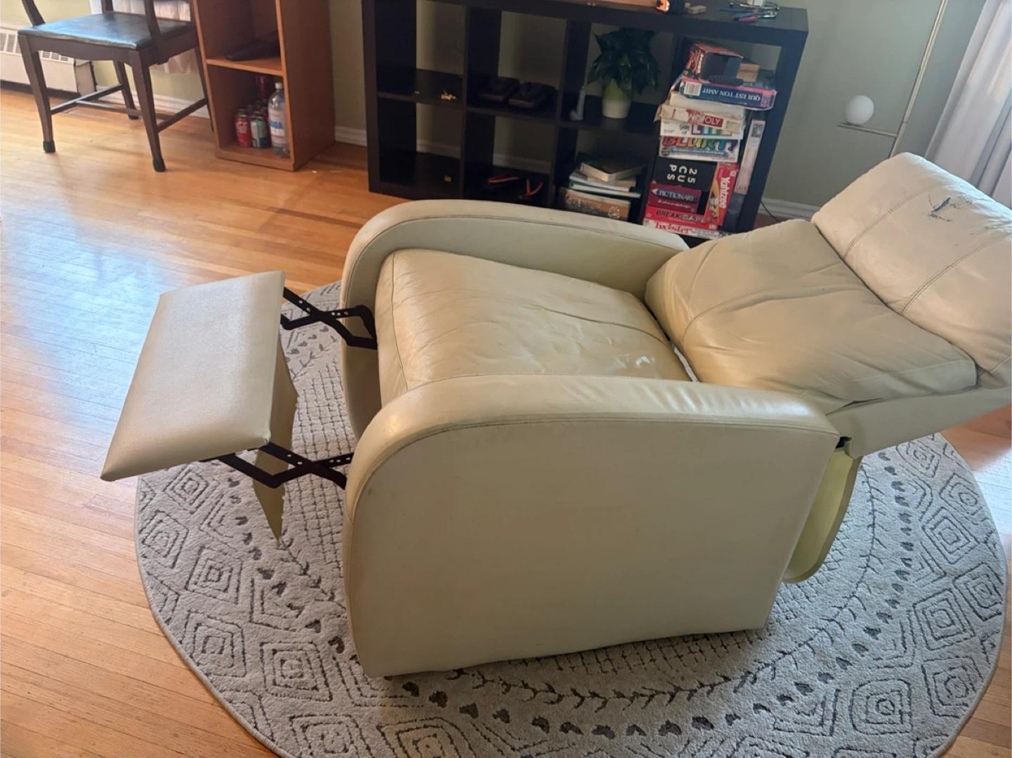 Cream Leather Recliner Chair - photo 3