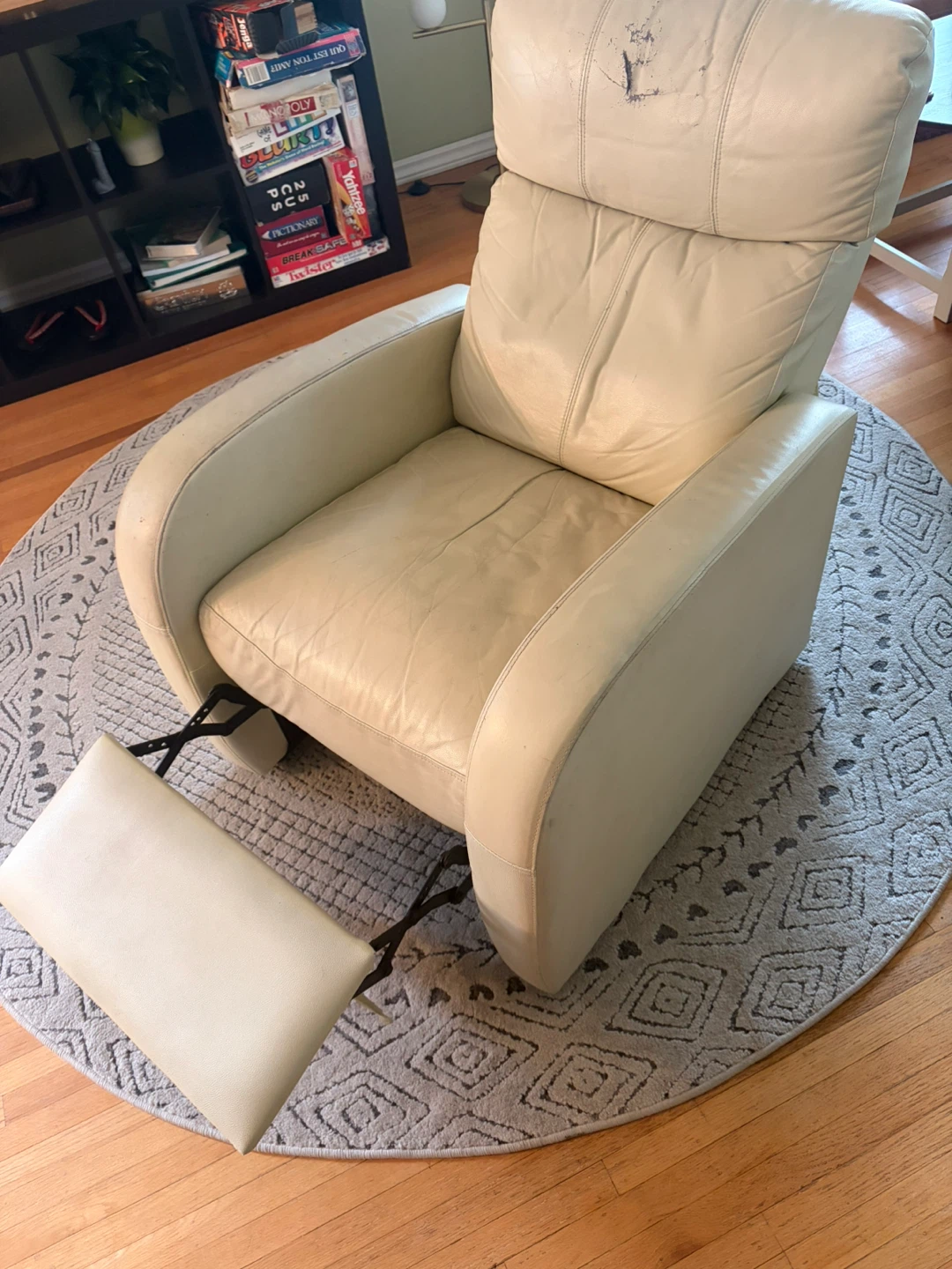 Cream Leather Recliner Chair - photo 2