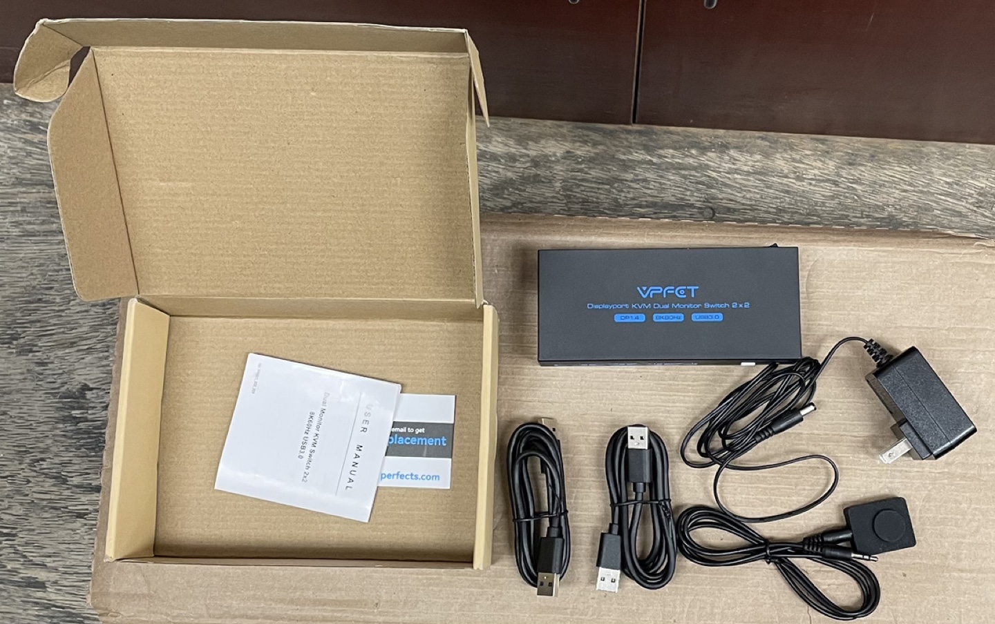 Displayport KVM Dual Monitor Switch 2x2 - photo 3