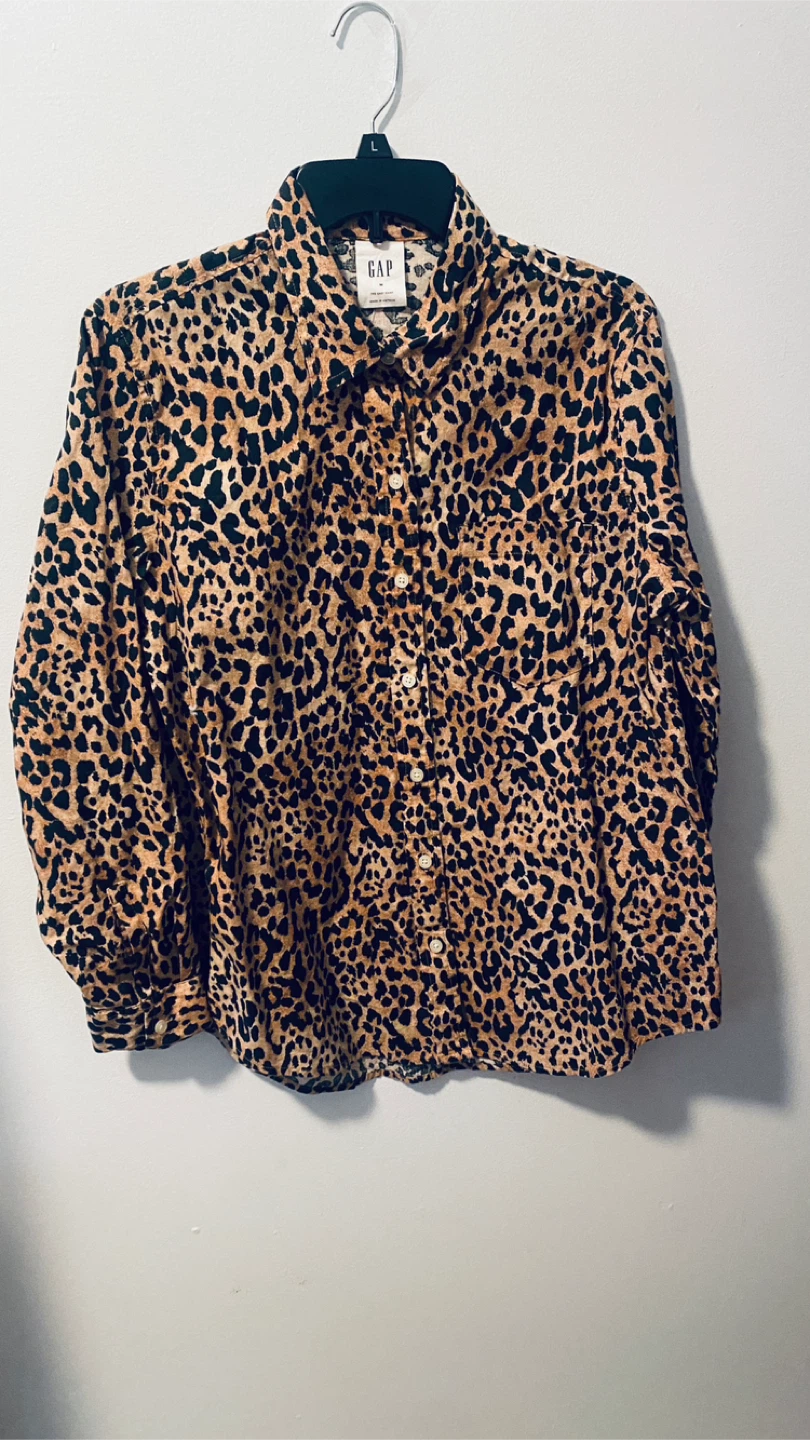 Brand new gap shirt size m