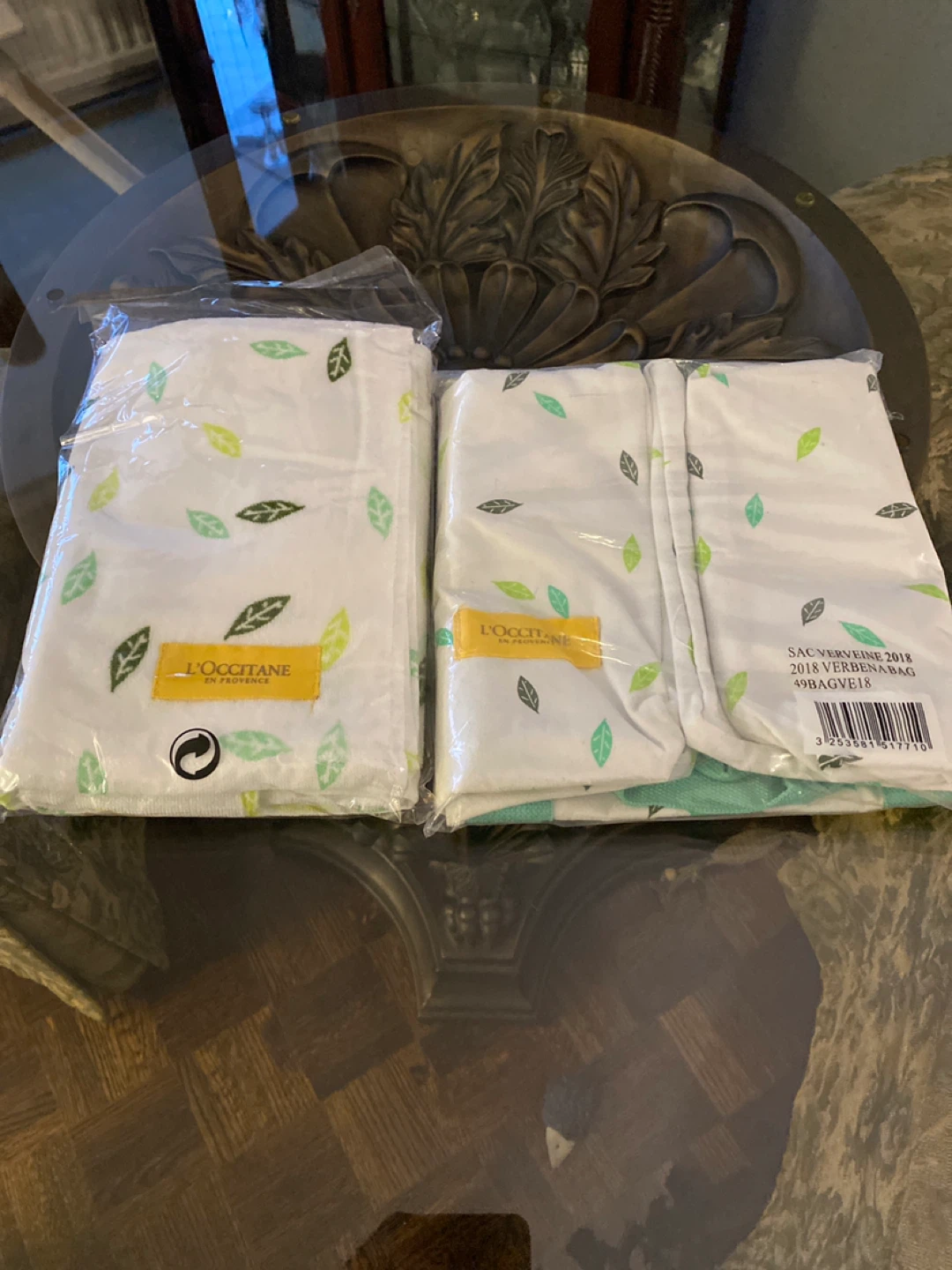 L’Occitane Bag and Towel - photo 2