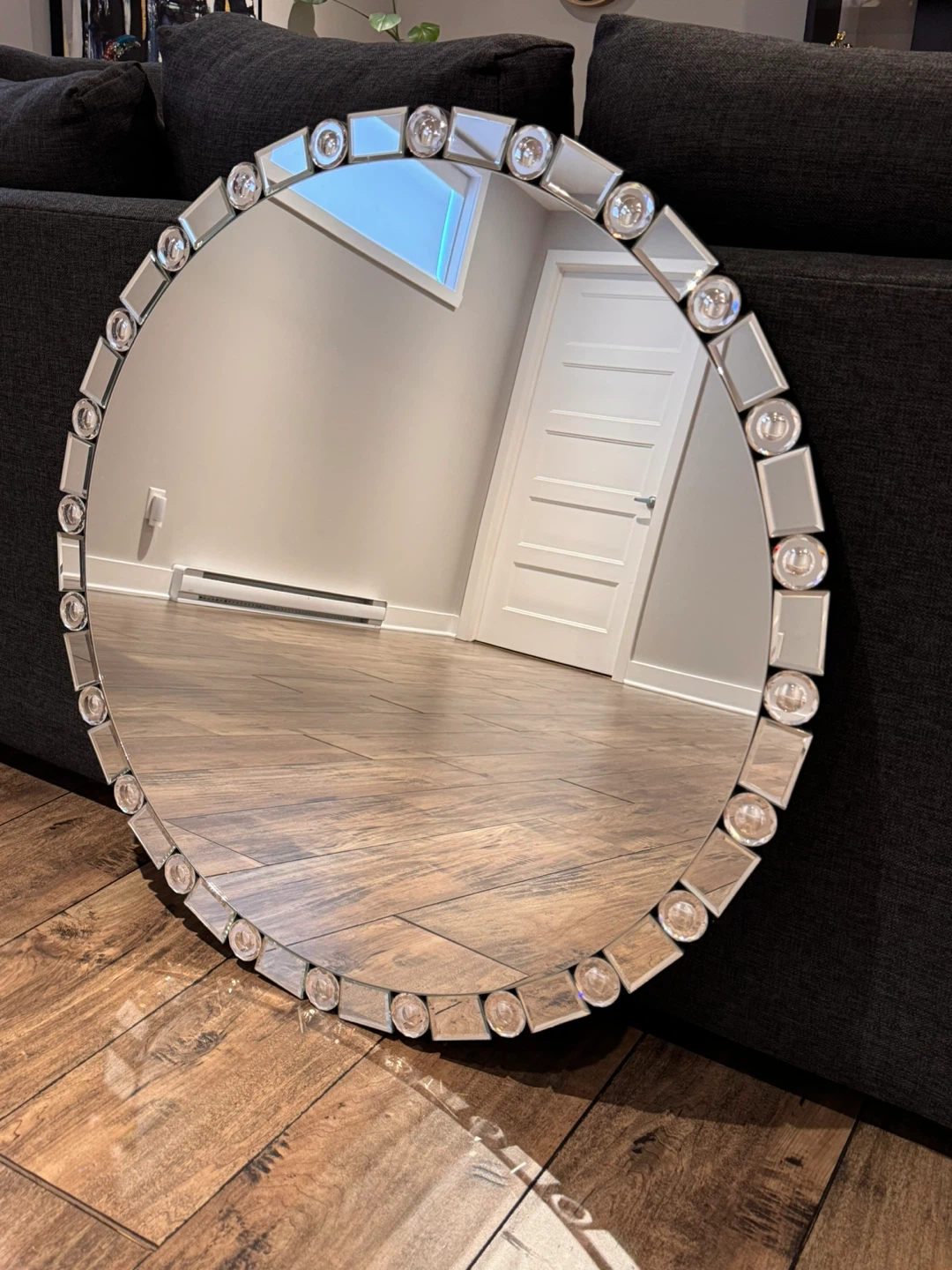 Decorative Round Wall Mirror – Excellent Condition