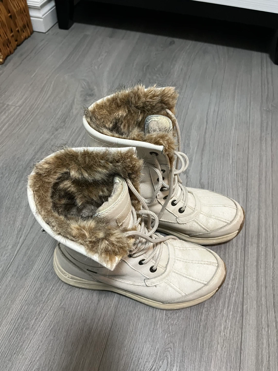 UGG Women's Winter Boots Size 8