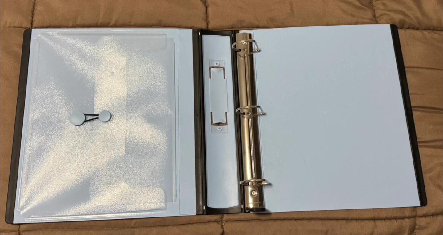 1.5 inch Staples Binders - photo 2