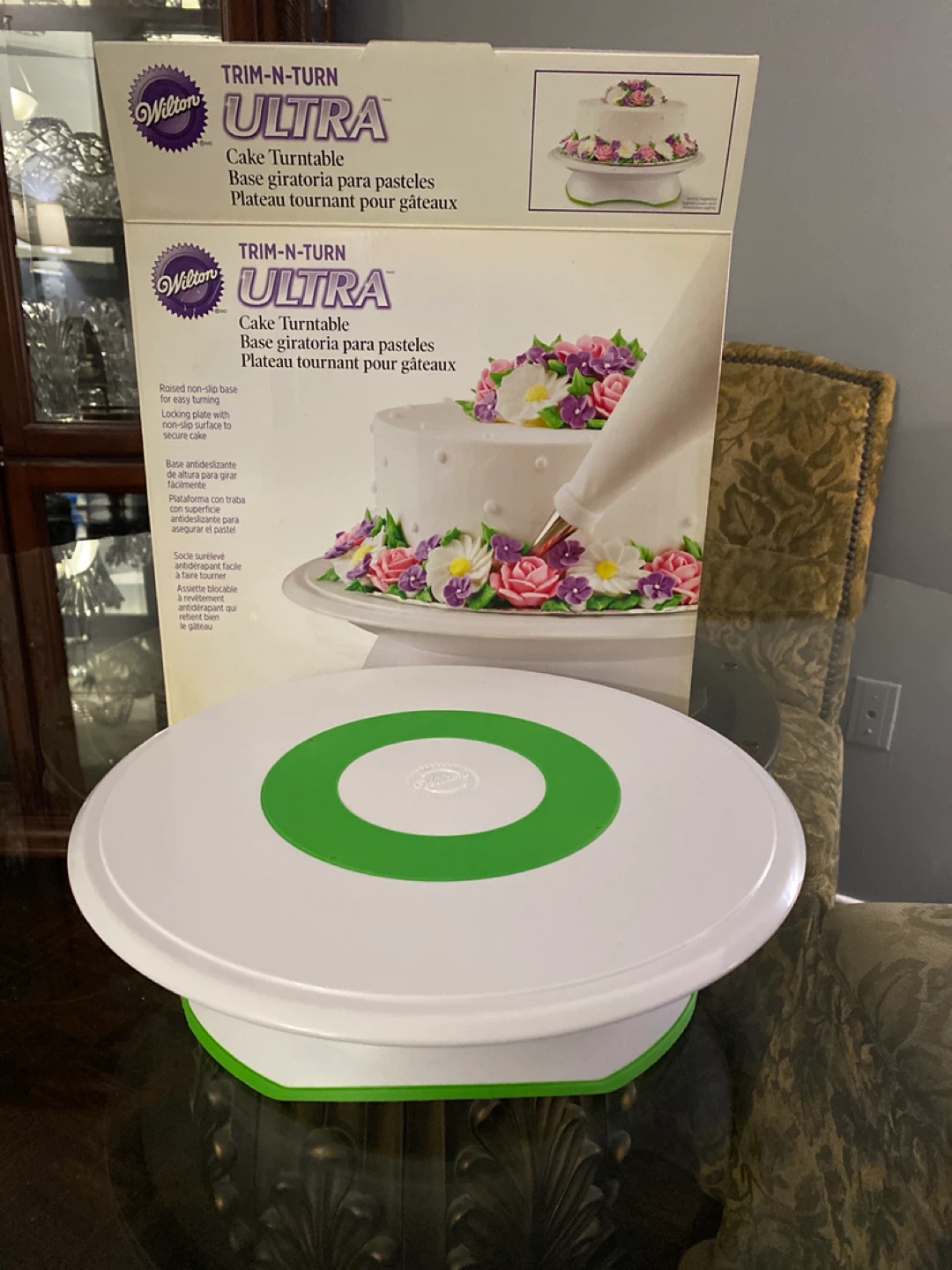 Cake turntable