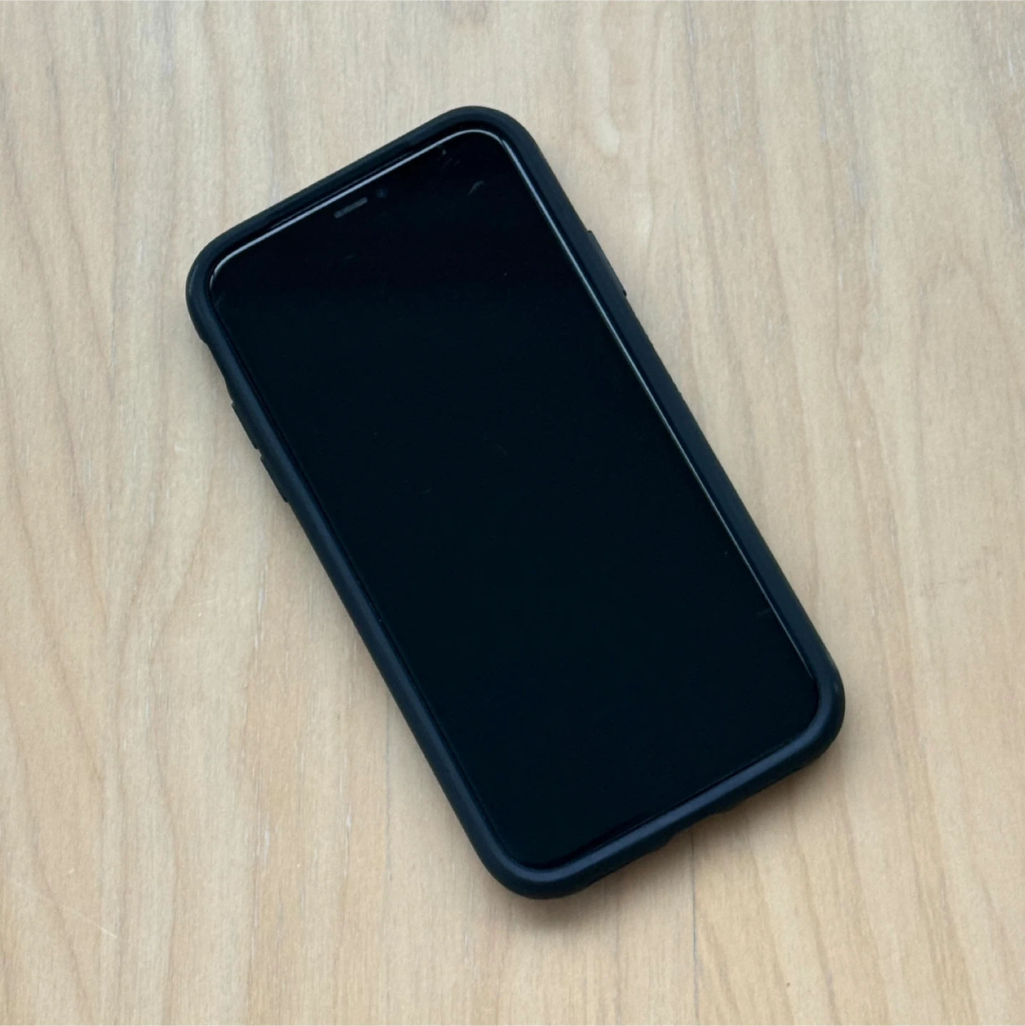 iPhone 11 - 64 GB with Otterbox case - photo 2