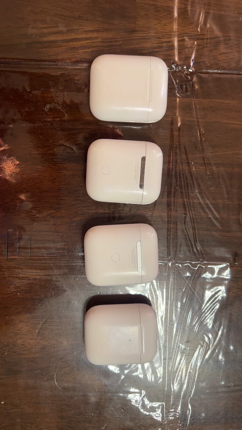 Apple AirPods Charging Case gen 1 - photo 3