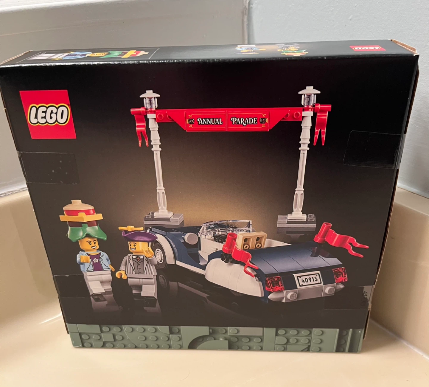 LEGO Icons 40913 Vintage Parade Car - photo 2