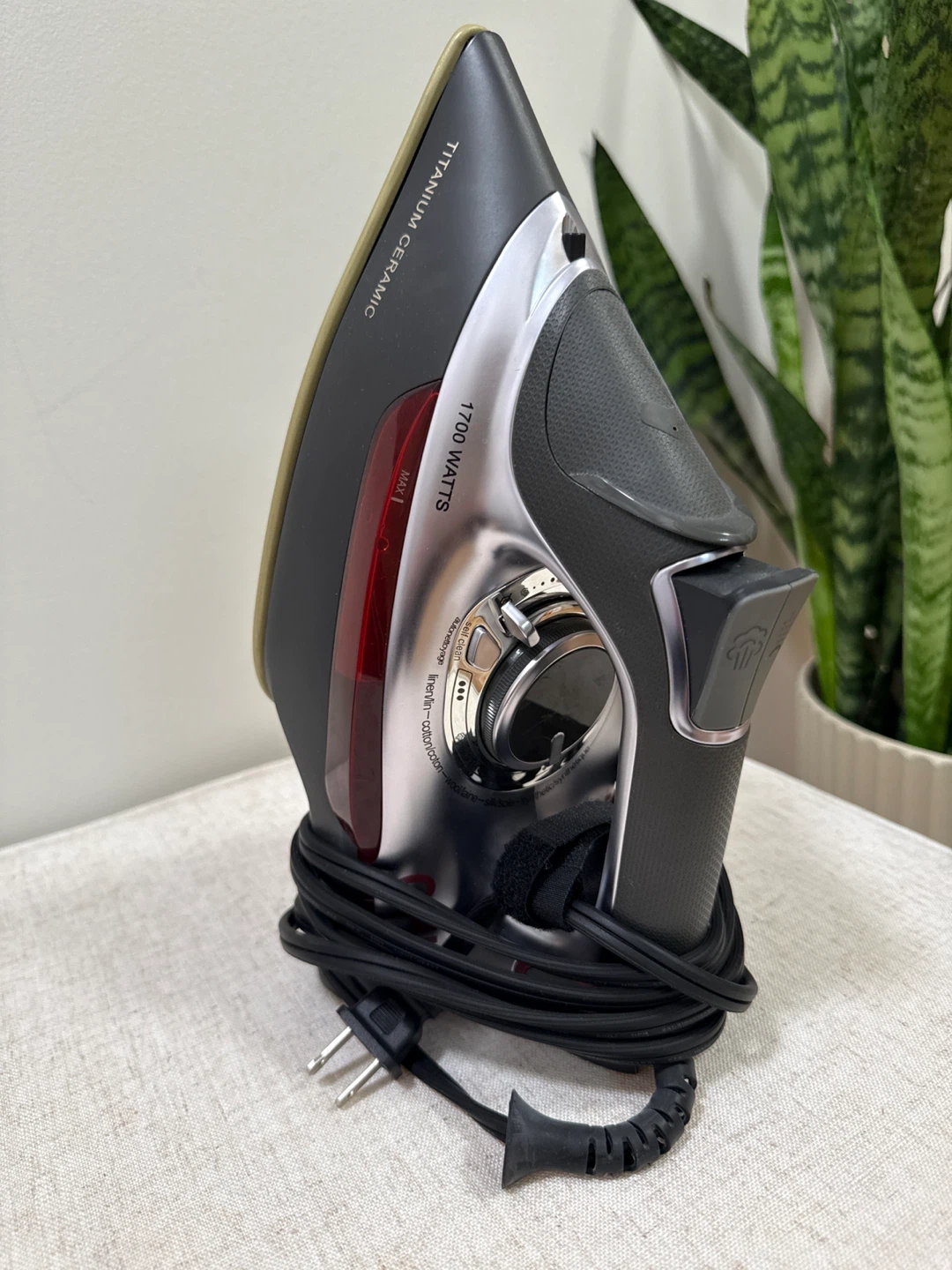 CHI 1700 Watts Titanium Ceramic Steam Iron