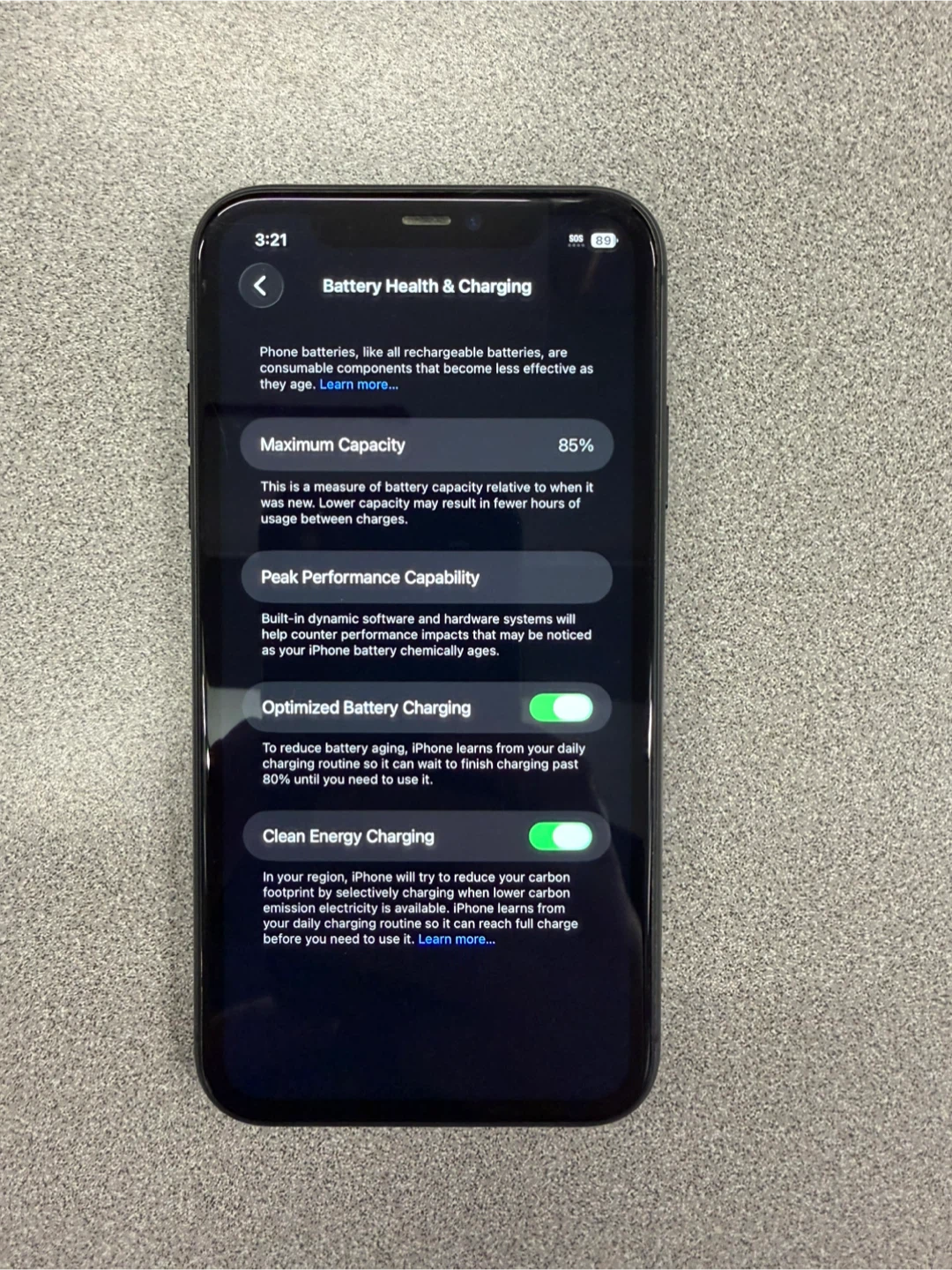 iPhone 11 - photo 3