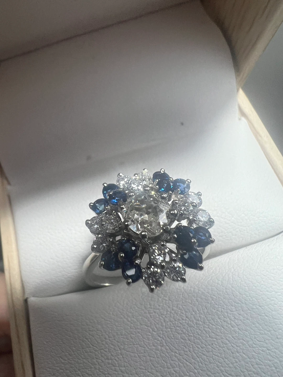 18 k Diamond and Sapphire Ring w/appraisal - photo 2