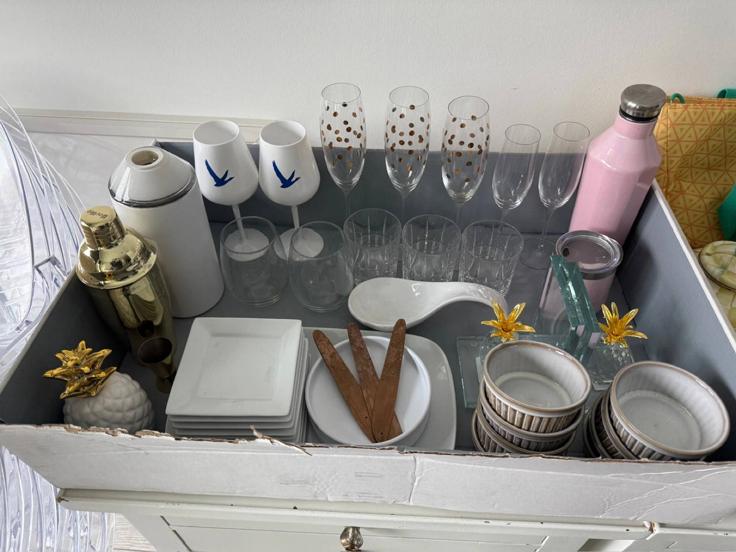 Miscellaneous kitchen & decor