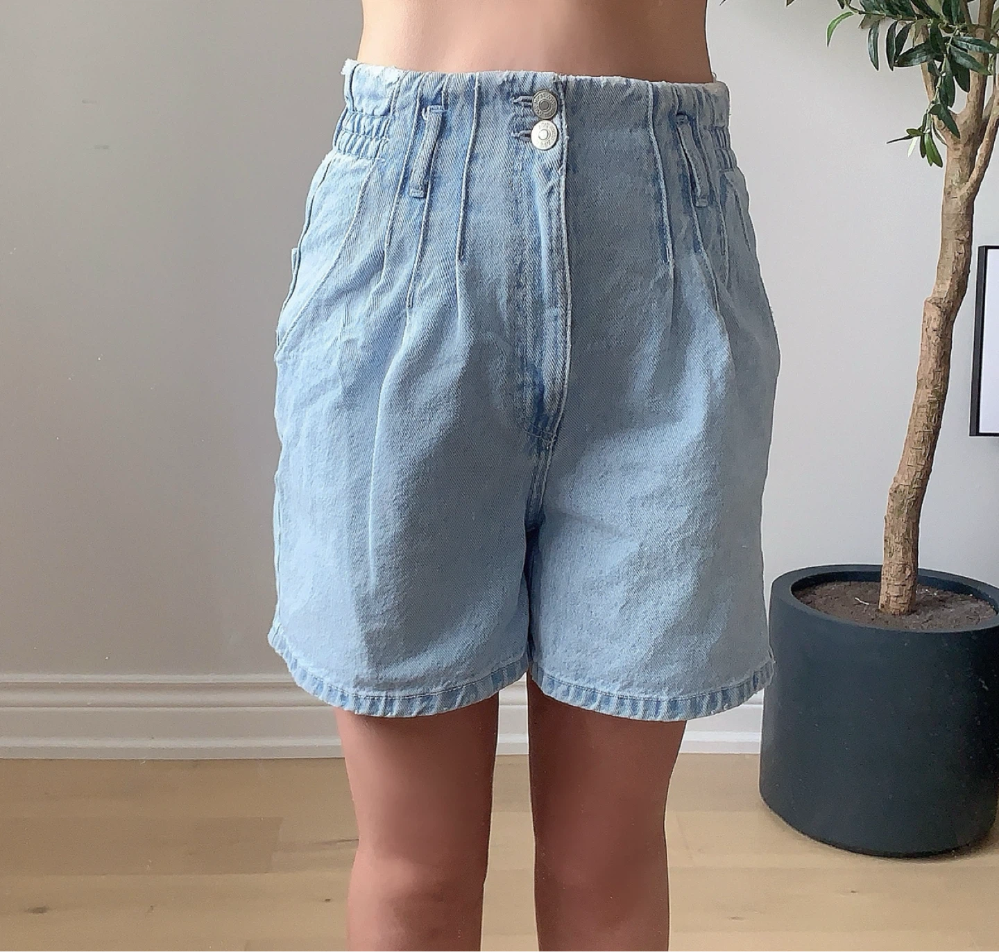ZARA XS High-Waisted Denim Bermuda Shorts (Light Wash)