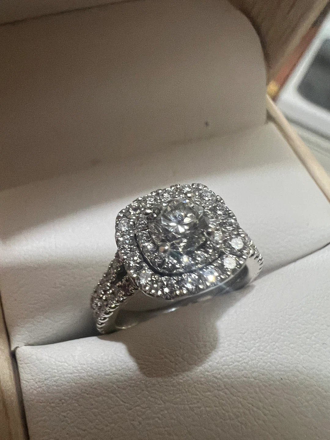 14 k Vera Wang ring w/appraisal