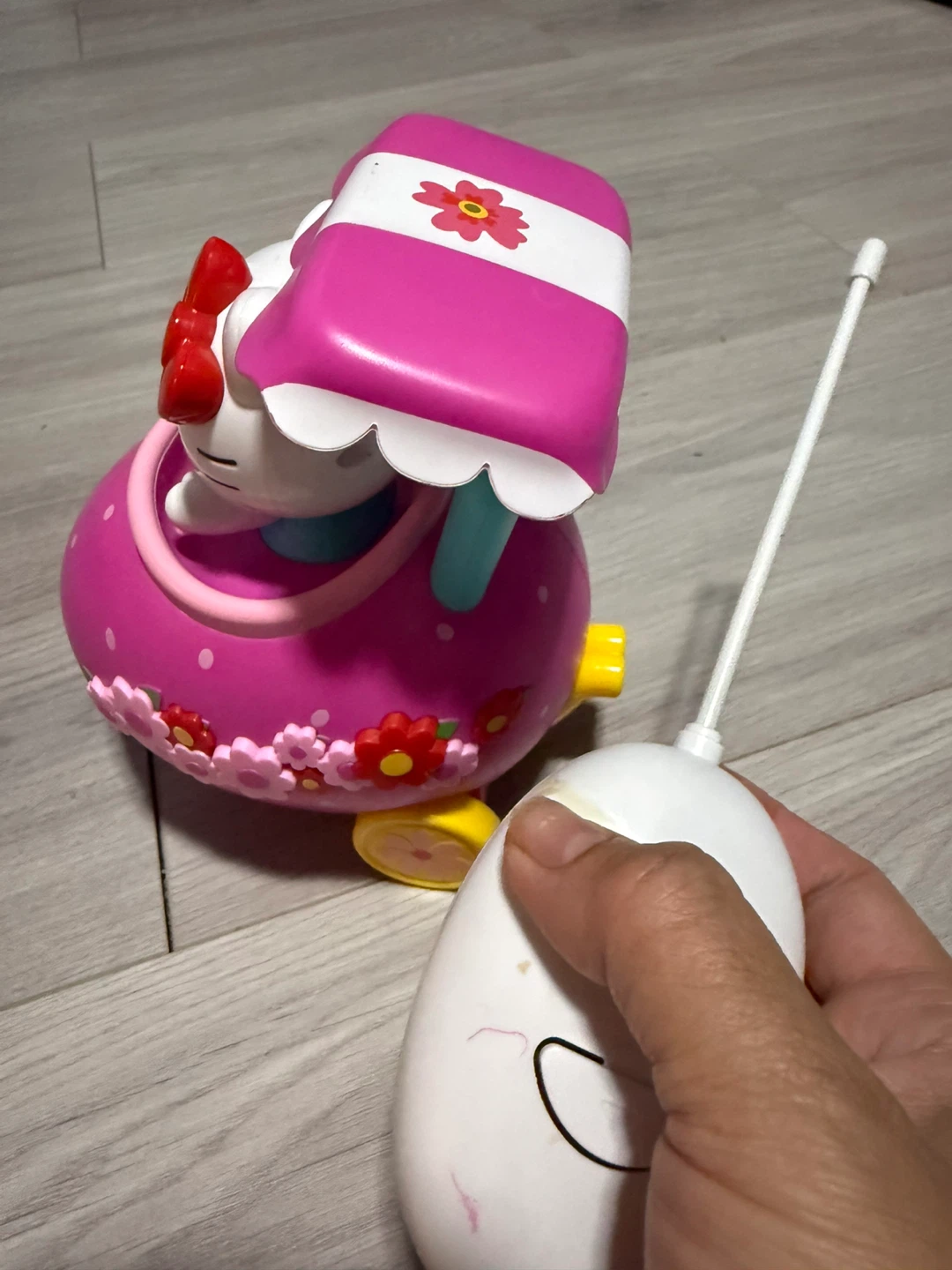 Hello Kitty Remote Control Toy Car - photo 2