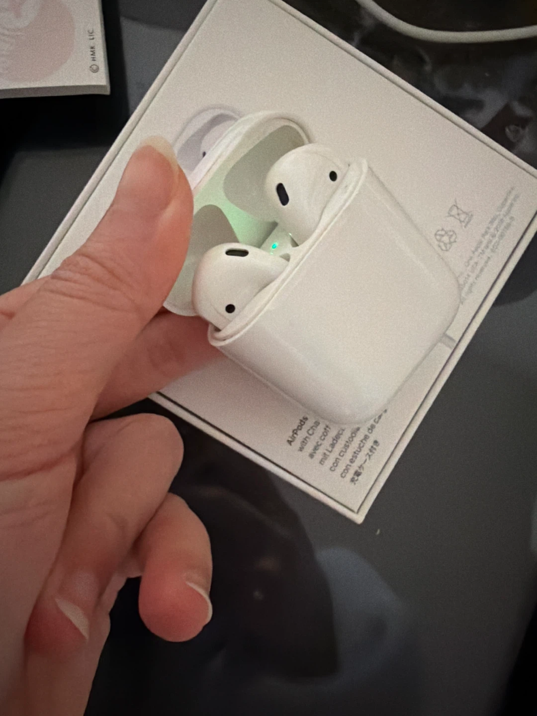 Apple AirPods - photo 3